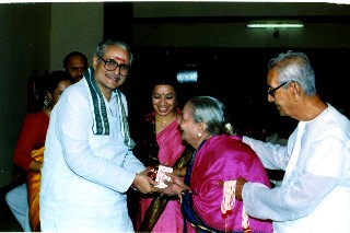 Thiru K.S. Bakthavatsalam, Smt. D.K. Pattammal and his husband Iswaran, release of Natananjali cassette