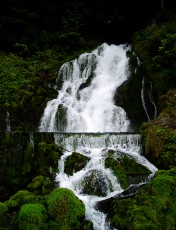 La cascade de Jaun et le village