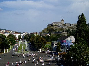 La grande alle avec le fort